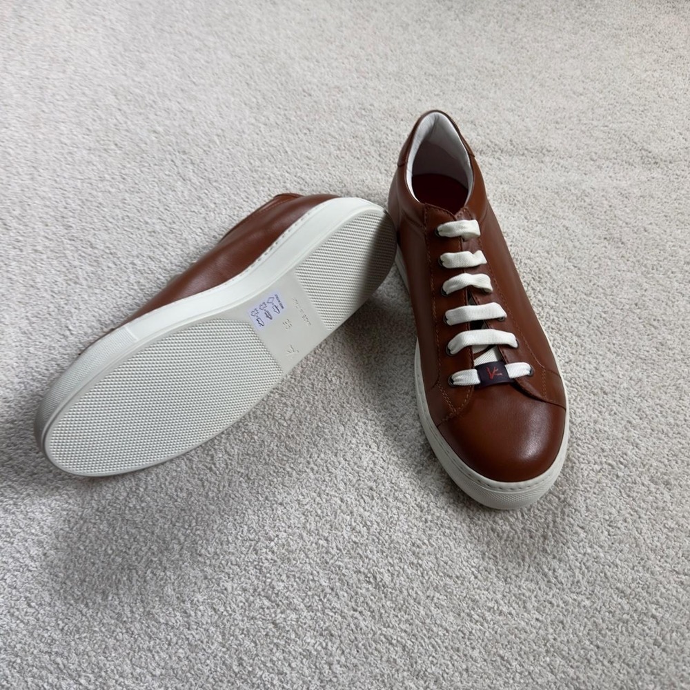 Isaia Men's 9.5 Leather Low Top Sneakers White Red Coral Logo Made Italy NIB